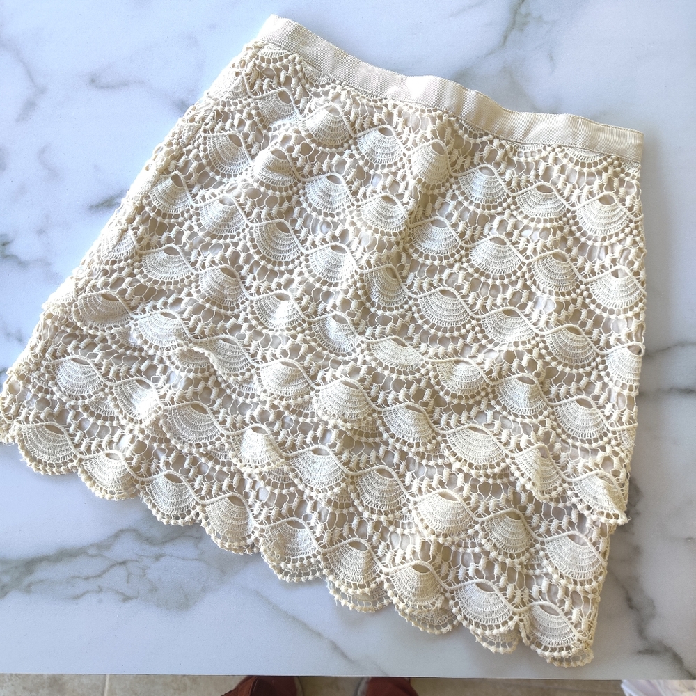 Cream scalloped lace mini skirt